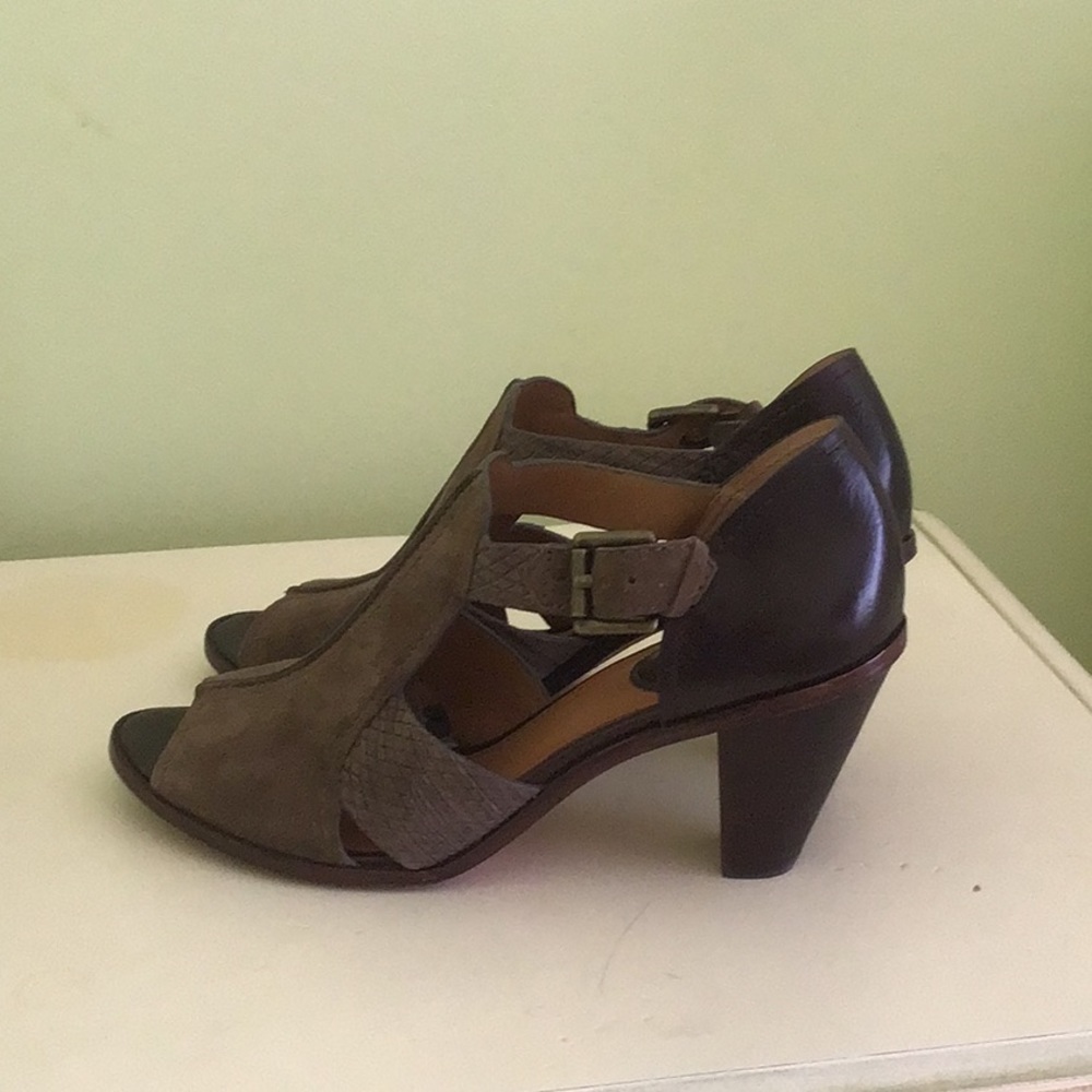 Trask Ginger Suede Brown Heeled Open Toe Shoes
